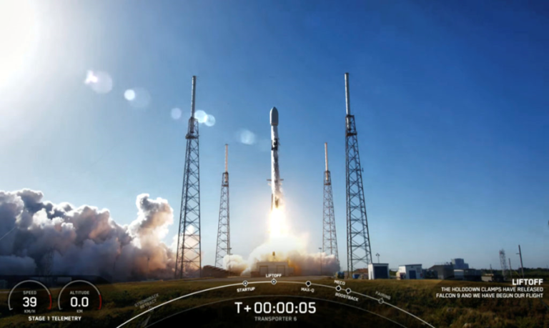 Liftoff Faclon 9