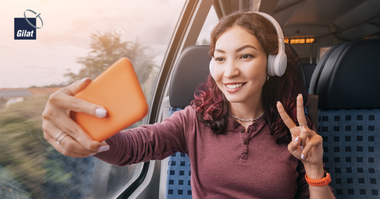 Gilat - Mujer sacandose una selfie con auriculares