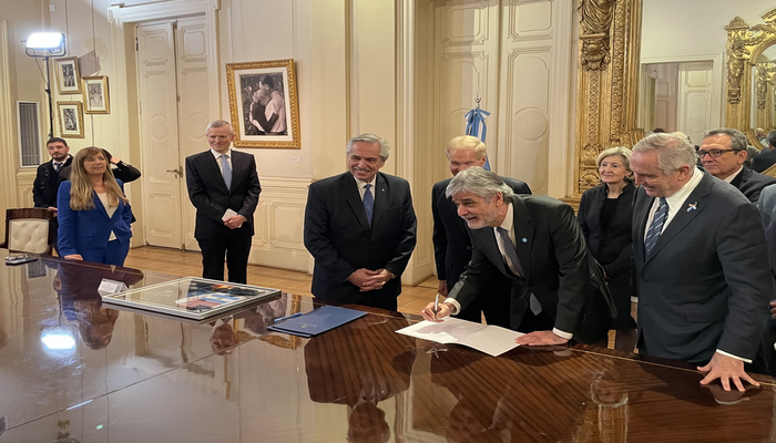 Argentina firma los Acuerdos Artemis