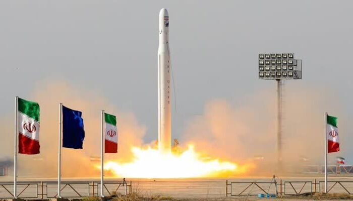 Irán lanzó con éxito un satélite militar de observación terrestre