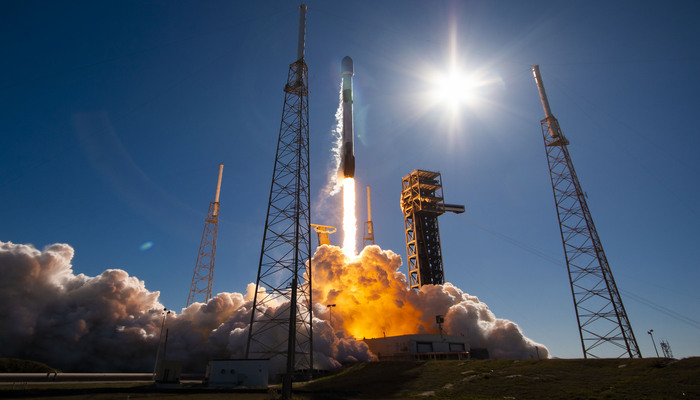 SpaceX lanza satélite de comunicaciones para Indonesia