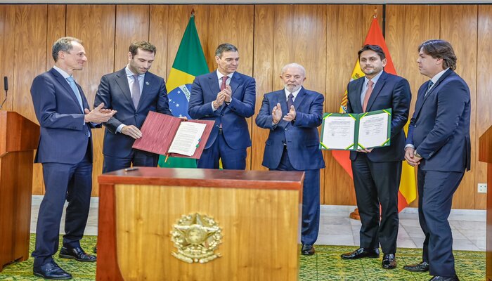Telebras e Hispasat firman acuerdo de colaboración para dar conectividad en Brasil