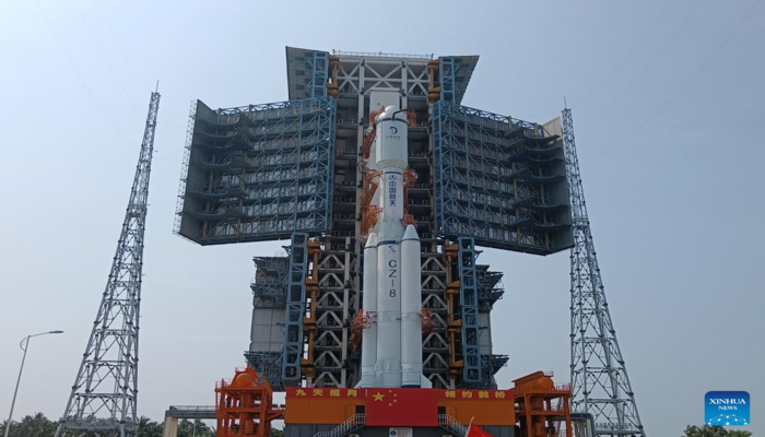 China lanzó un satélite de retransmisión de datos lunares y dos satélites de prueba