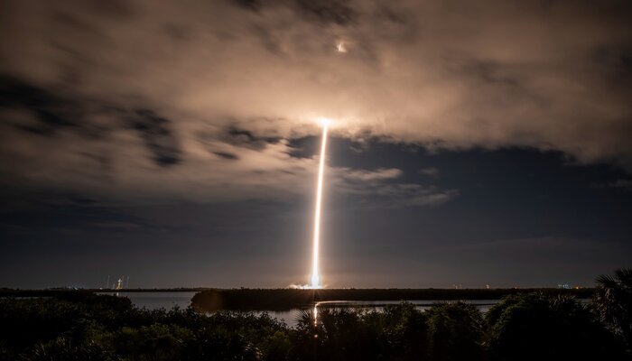 SpaceX lanzó 23 satélites para su costelación de internet Starlink
