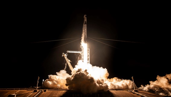 SpaceX lanza una histórica misión privada con cuatro astronautas a bordo