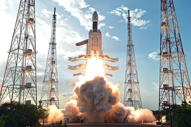 India fija 2027 para su primer vuelo tripulado